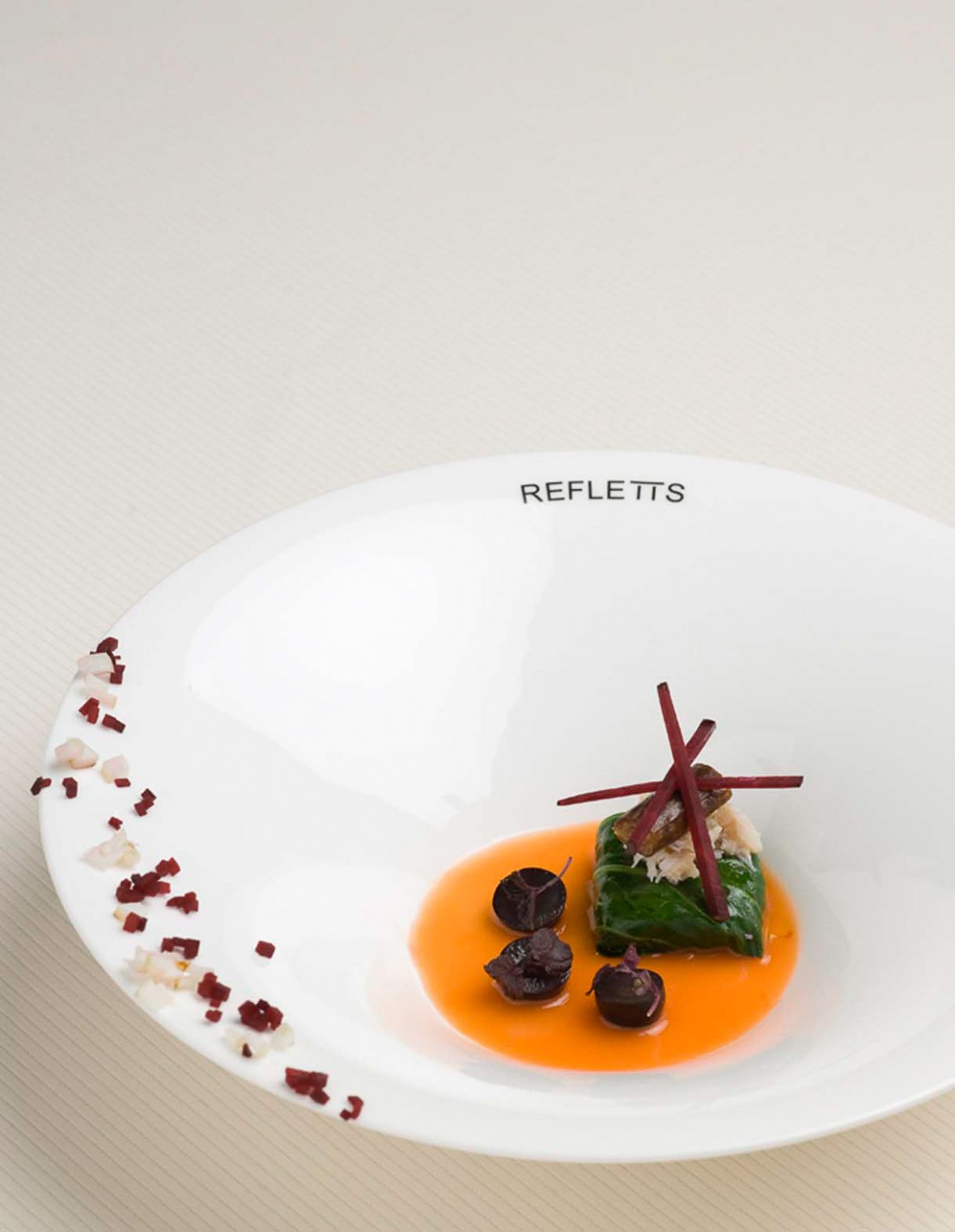 krabbepakke med blekksprut og rødbet